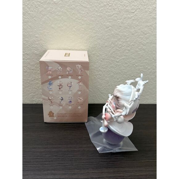 POP MART Skullpanda The Paradox Series Figure - The Asymmetrical Balance - Picture 3 of 4